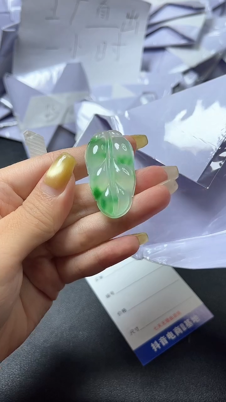 翡翠未镶嵌颈饰时尚精品 一物一拍