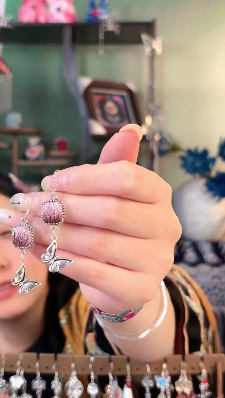 云织瑶非遗老绣饰品340*