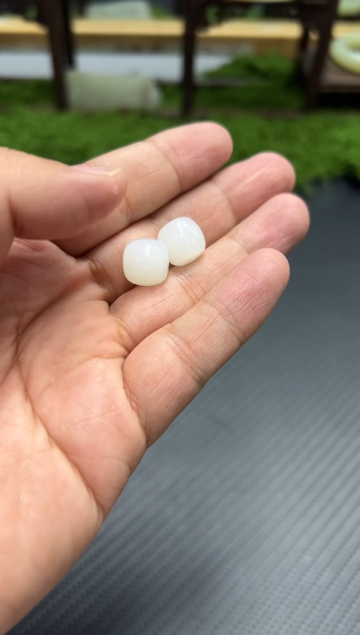 未镶嵌手串和田玉?****?黑山微色差卡12单珠