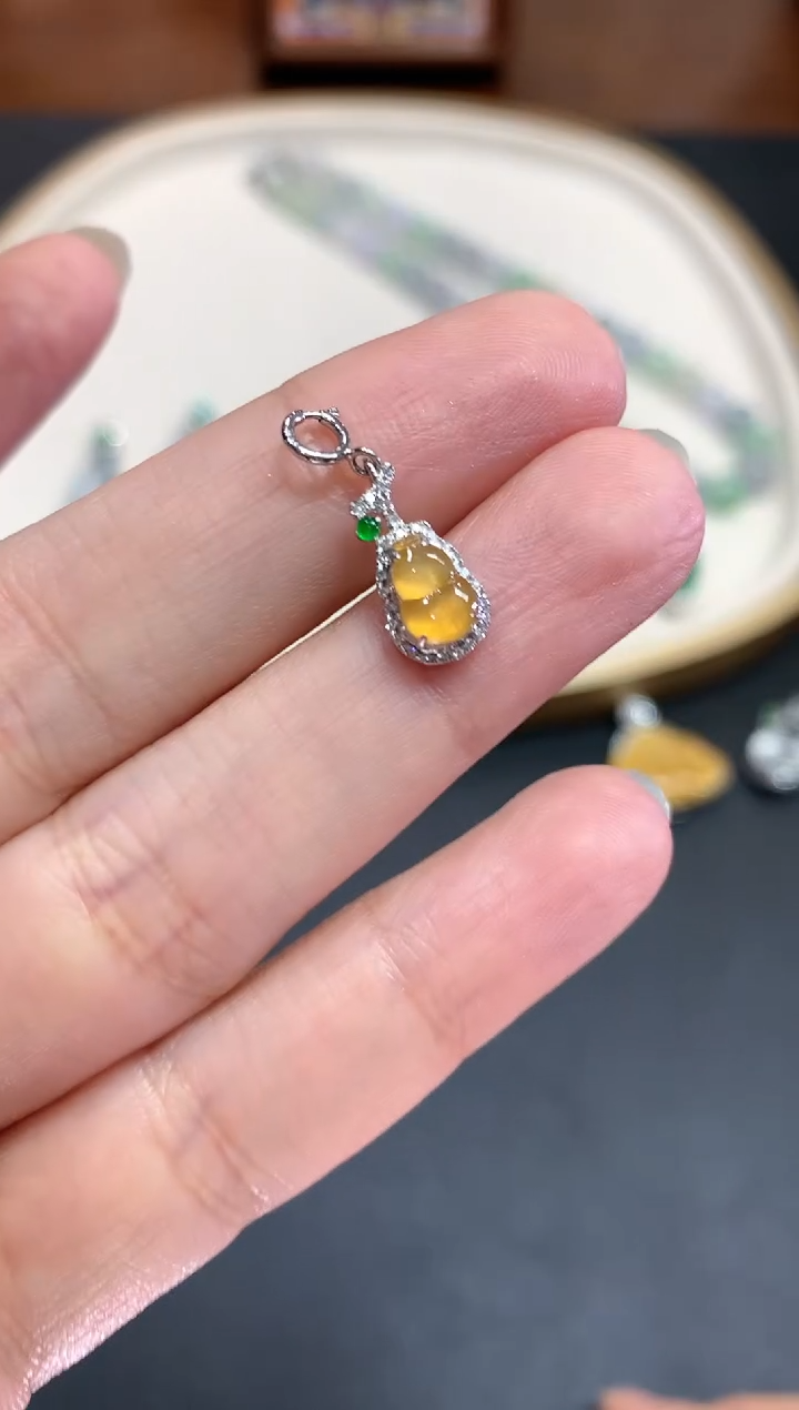 【闪购商品】翡翠吊坠(不含链)18K金镶嵌Q111|1680