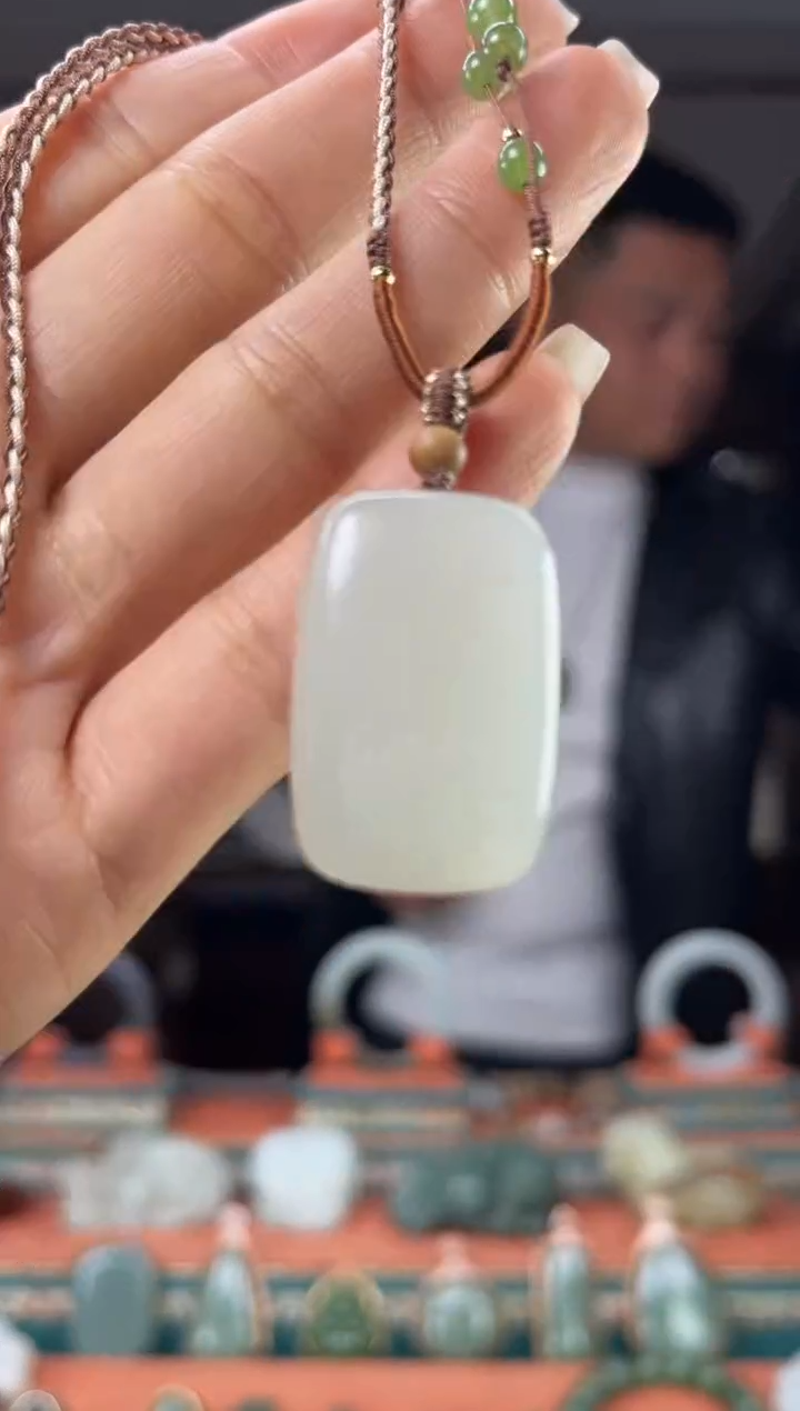 颈饰未镶嵌和田玉佩佩