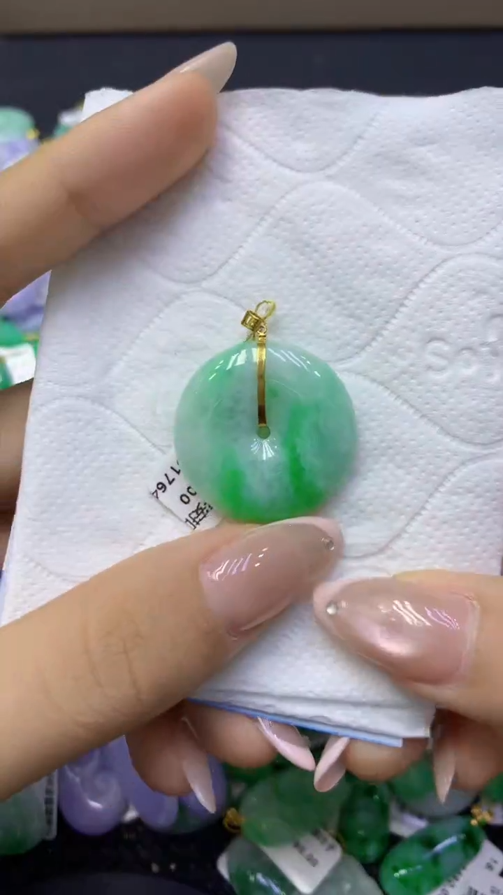 颈饰18K金镶嵌翡翠天然缅甸翡翠A货