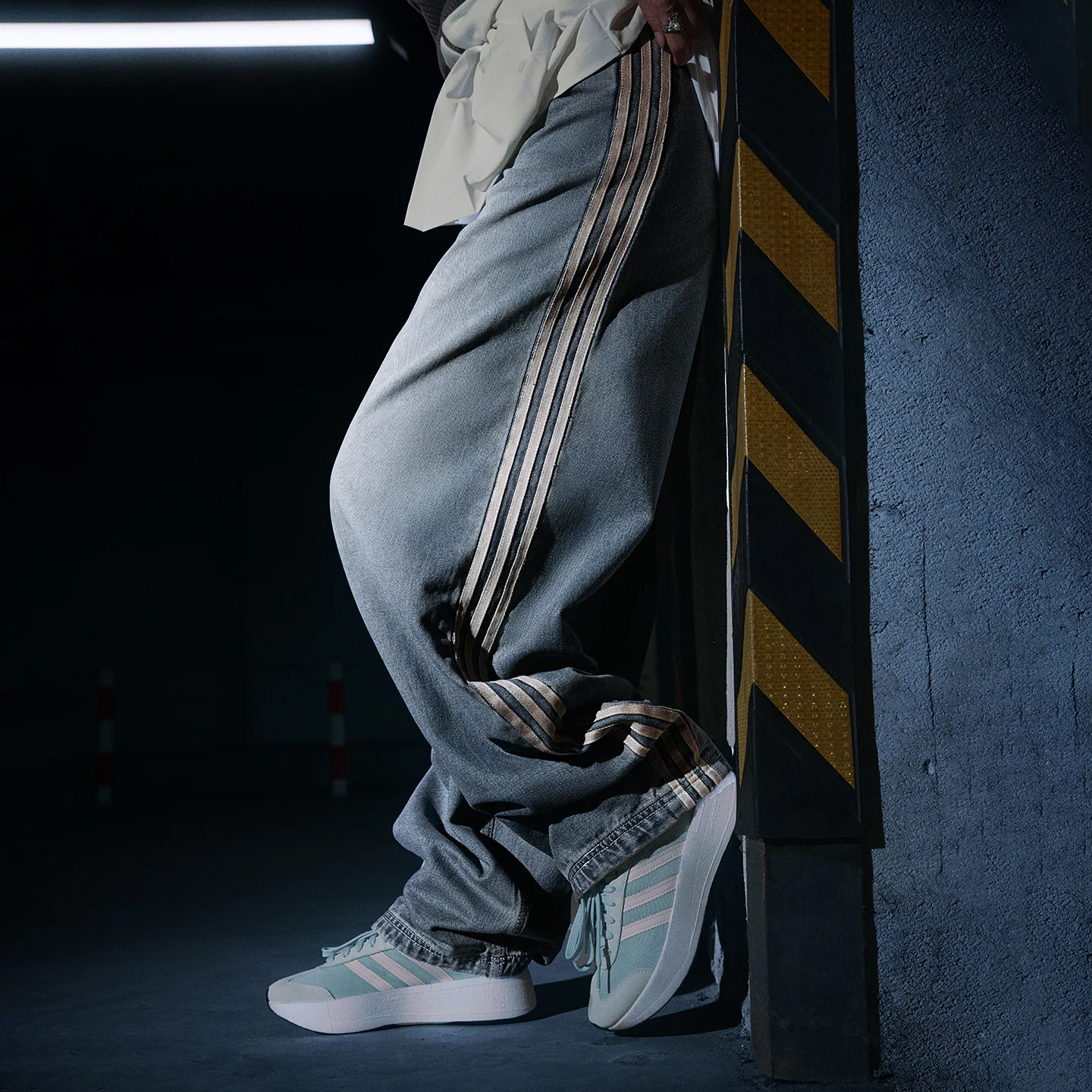 adidas阿迪达斯三叶草休闲宽松纯棉牛仔运动裤JY2868