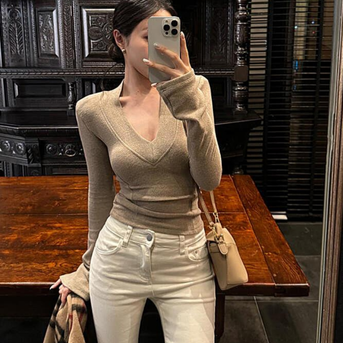 【现货24h+运补4-6】椰油双面绒辣妹气质V领长袖t恤女秋冬显瘦上衣