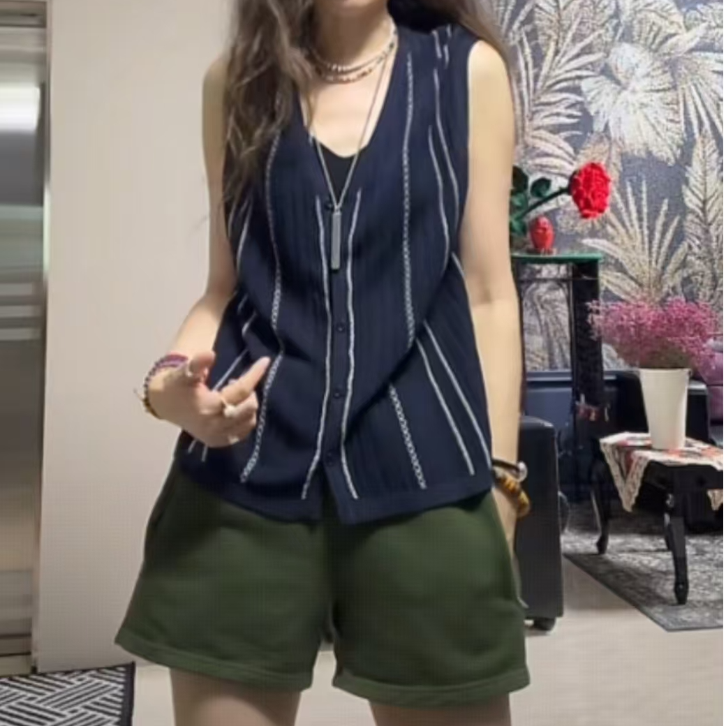 02563980竖条马甲 时尚简约个性百搭休闲舒适宽松减龄潮流女士