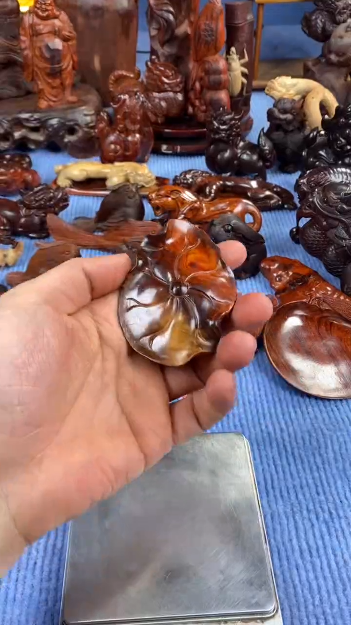 【闪购商品】檀香紫檀（小叶紫檀）荷叶料子部分偏白