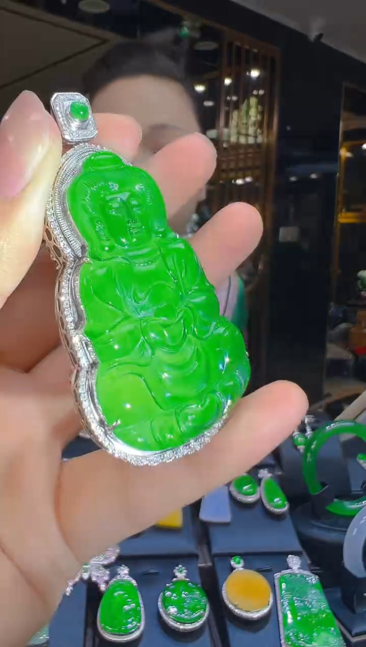 翡翠18K金镶嵌吊坠(赠链)115（多样性发其一）