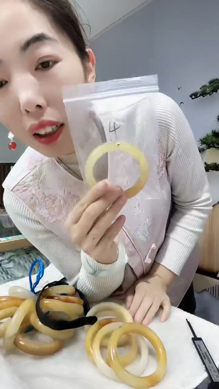 【闪购商品】石英质玉（黄龙玉）手镯未镶嵌61-62圈口