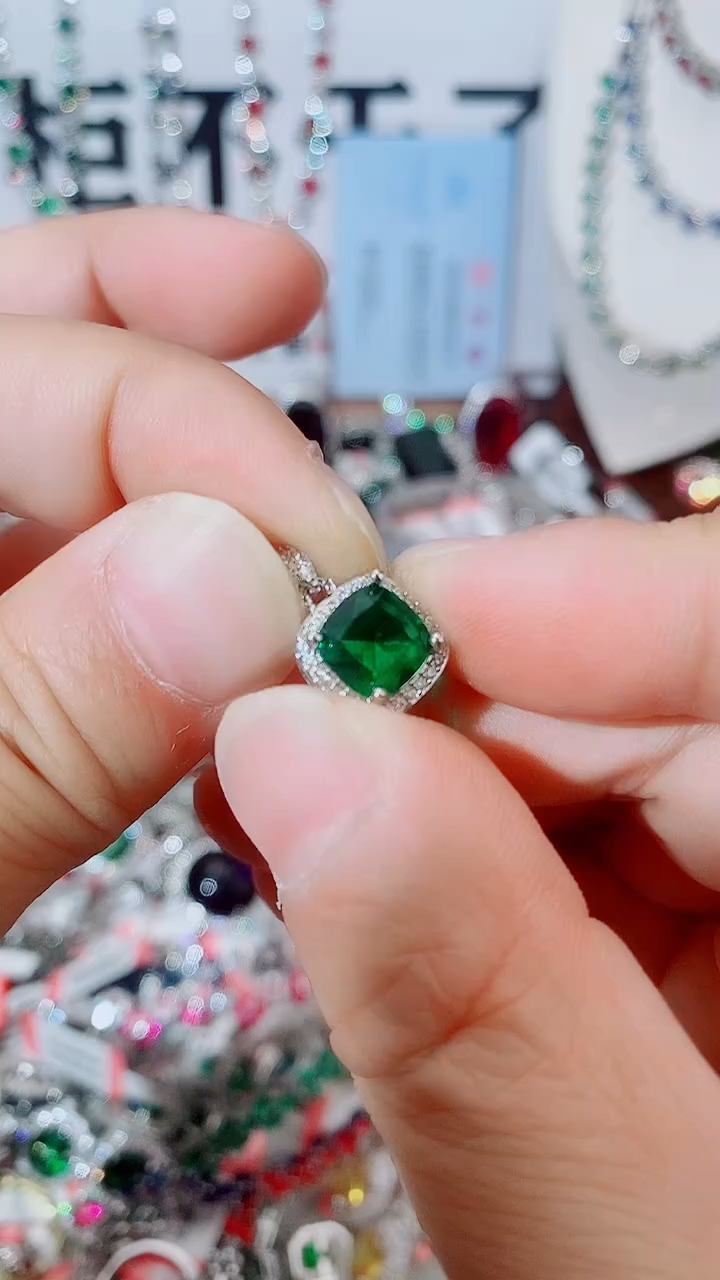 颈饰未镶嵌祖母绿 