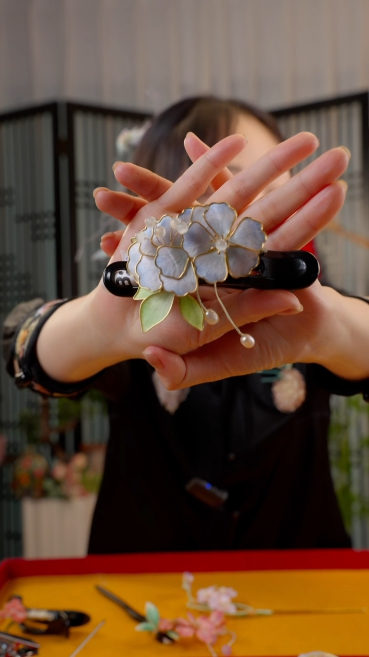 刺绣非遗绒花苏绣饰品