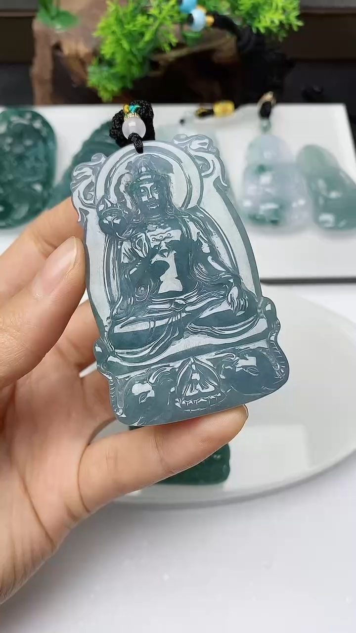 【闪购商品】翡翠颈饰未镶嵌          