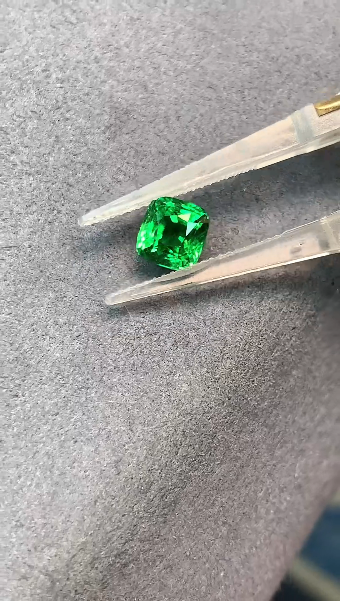 【闪购商品】石榴石（沙弗莱）耳饰未镶嵌2克拉