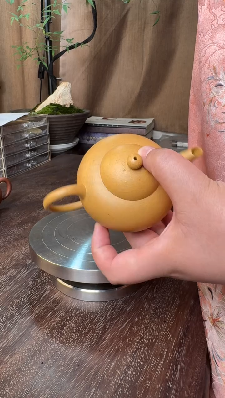 偎*珍宝水平壶-半手精工（老宕口黄金段）165CC”开片慎拍，不退不换“