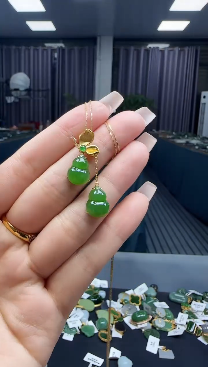 和田玉18K金镶嵌挂件1