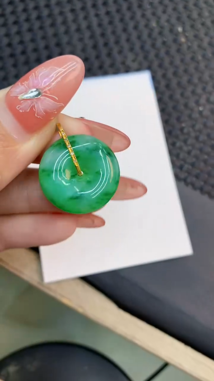 颈饰18K金镶嵌翡翠1