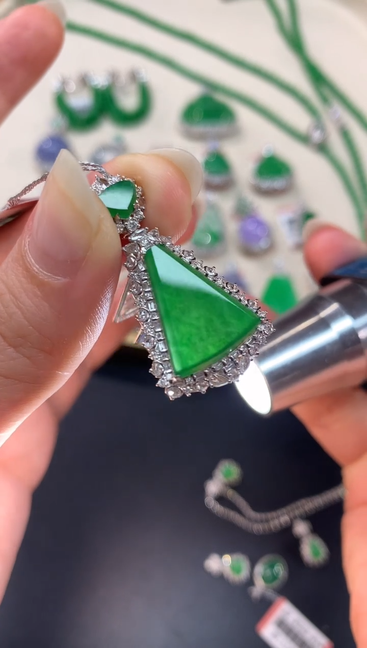 【闪购商品】翡翠吊坠(不含链)18K金镶嵌A454|29800