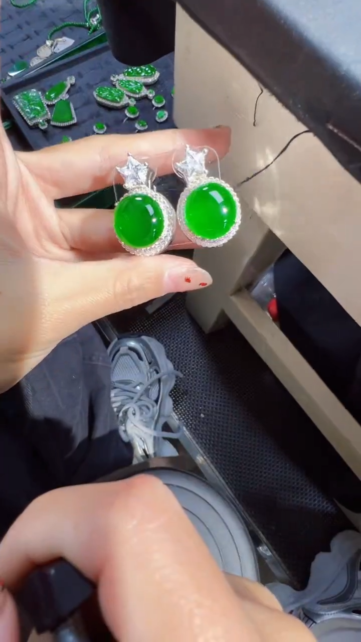 【闪购商品】定制翡翠未镶嵌耳钉1