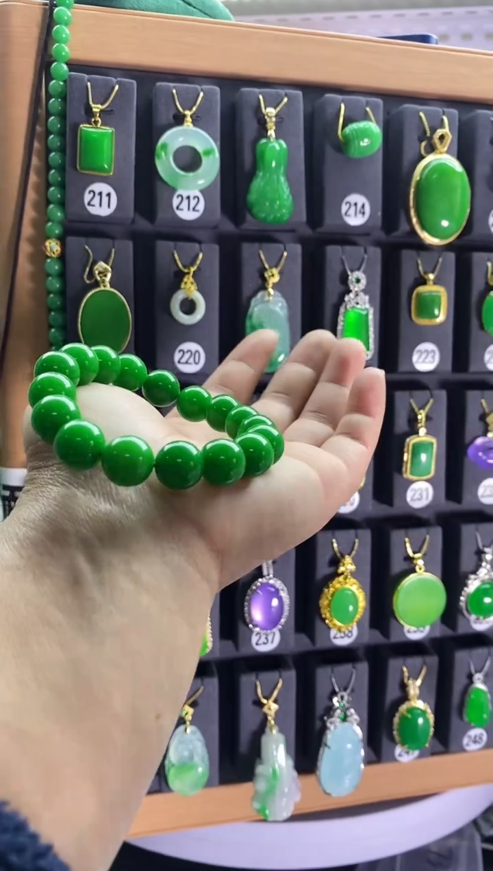 【闪购商品】翡翠耳饰银S925镶嵌绿手串12