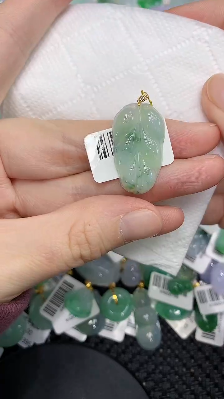 颈饰18K金镶嵌翡翠a货百元以下同包裹多件发出的只收取一单运费