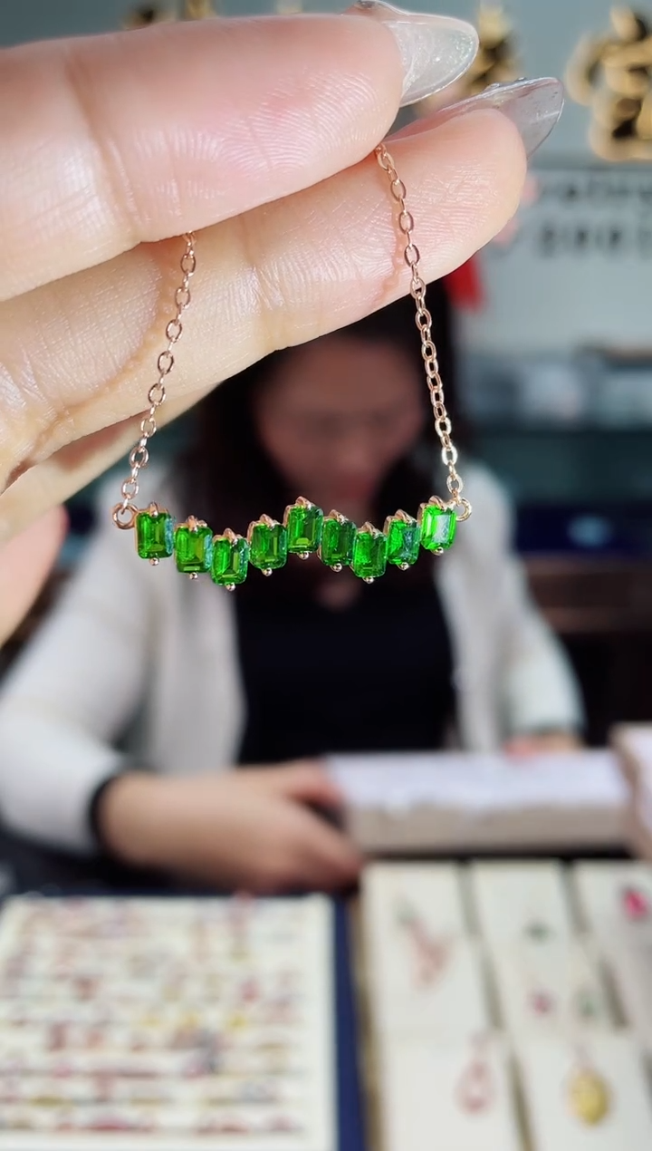 【闪购商品】透辉石吊坠银S925镶嵌吊坠