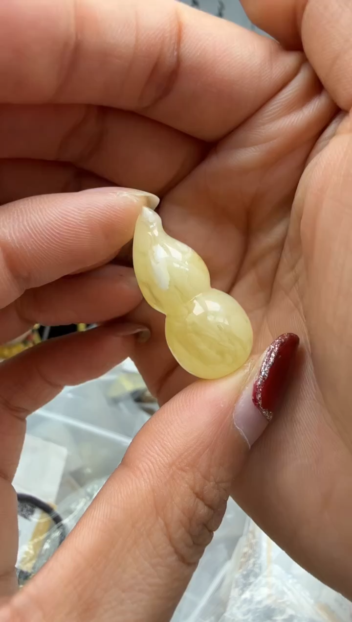 【闪购商品】琥珀裸石未镶嵌葫芦