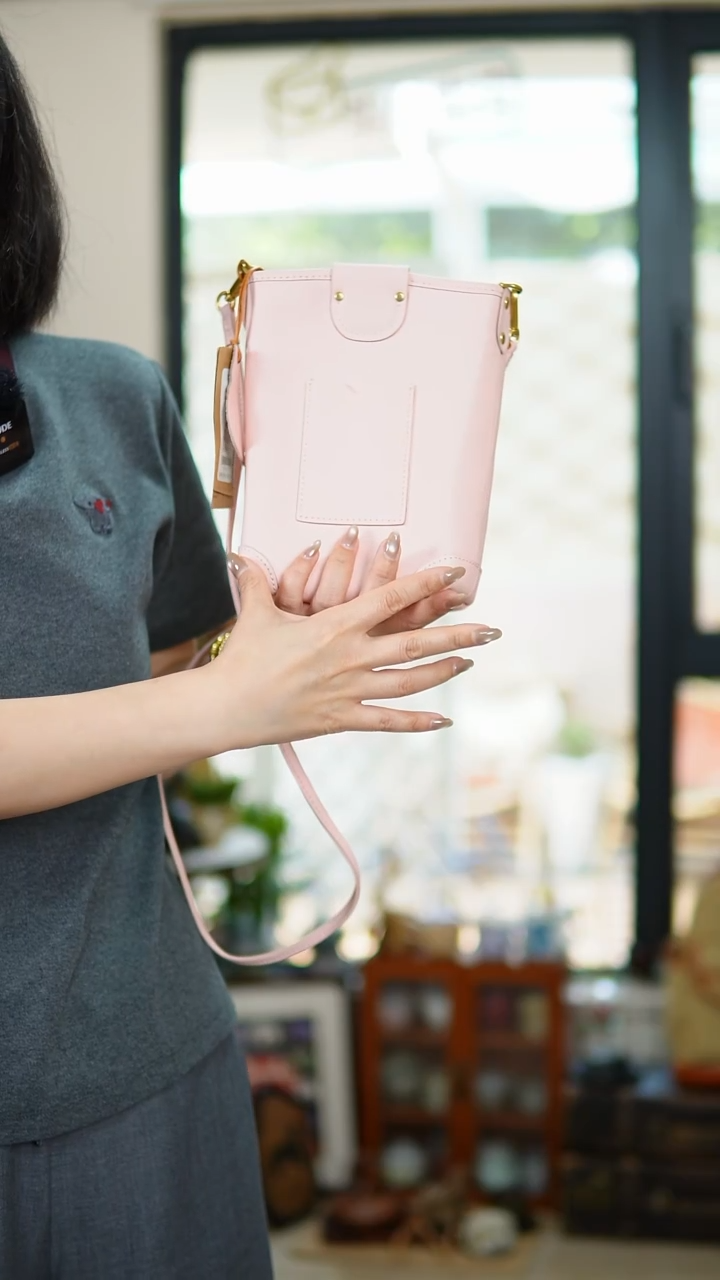 牛皮不退还！粉色手机包