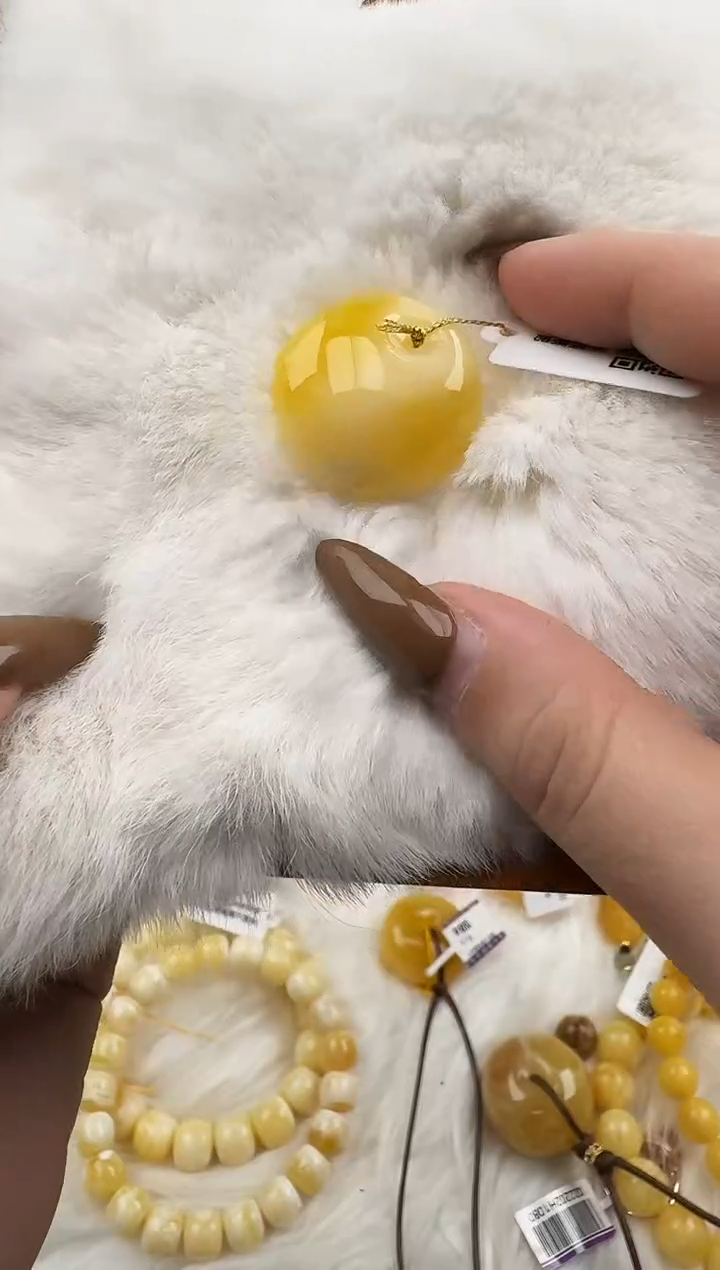 琥珀未镶嵌珠宝奇石HZ040