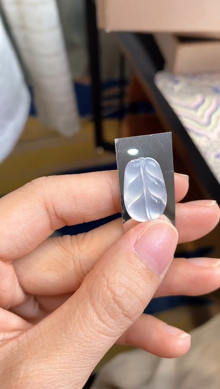 翡翠未镶嵌颈饰叶子