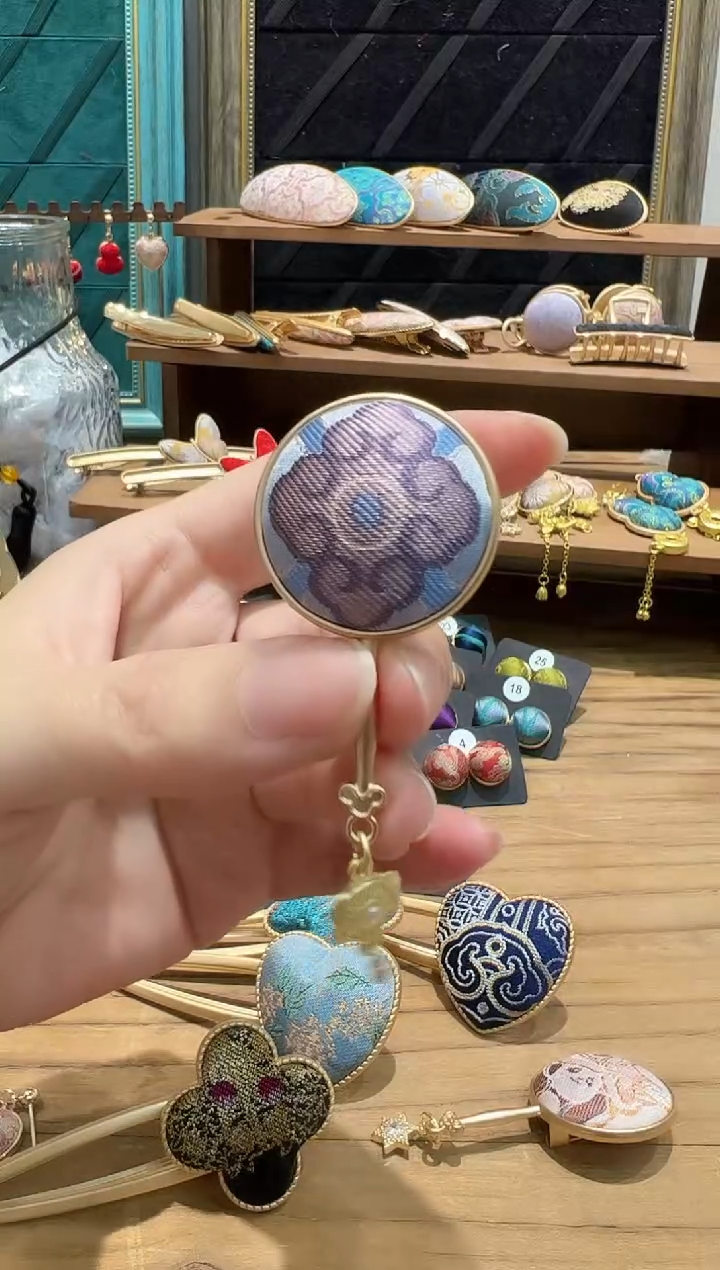 【闪购商品】【孤品一物一拍】四合如意圆形胸针