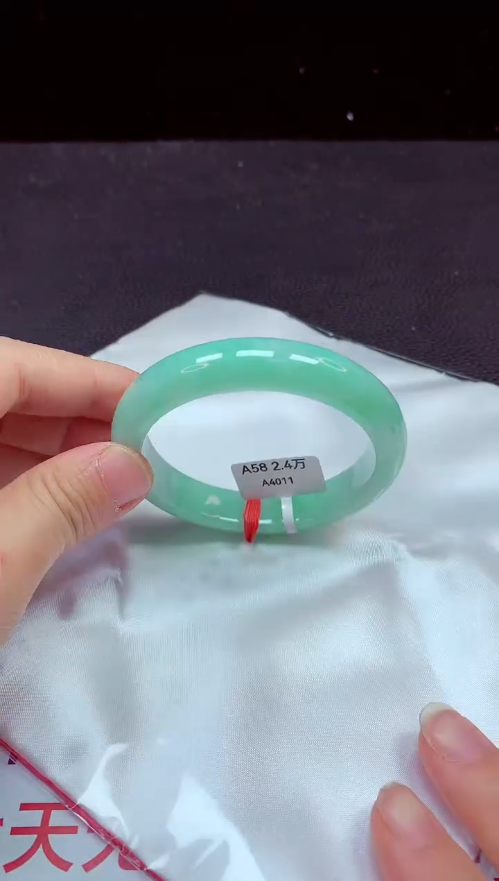 【闪购商品】翡翠手镯未镶嵌手镯58