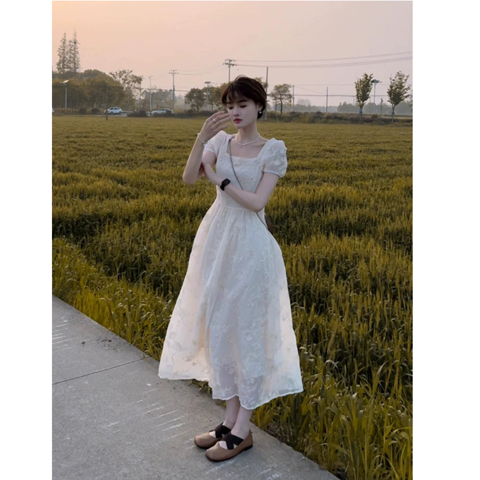 方领重工刺绣收腰连衣裙LSS55041