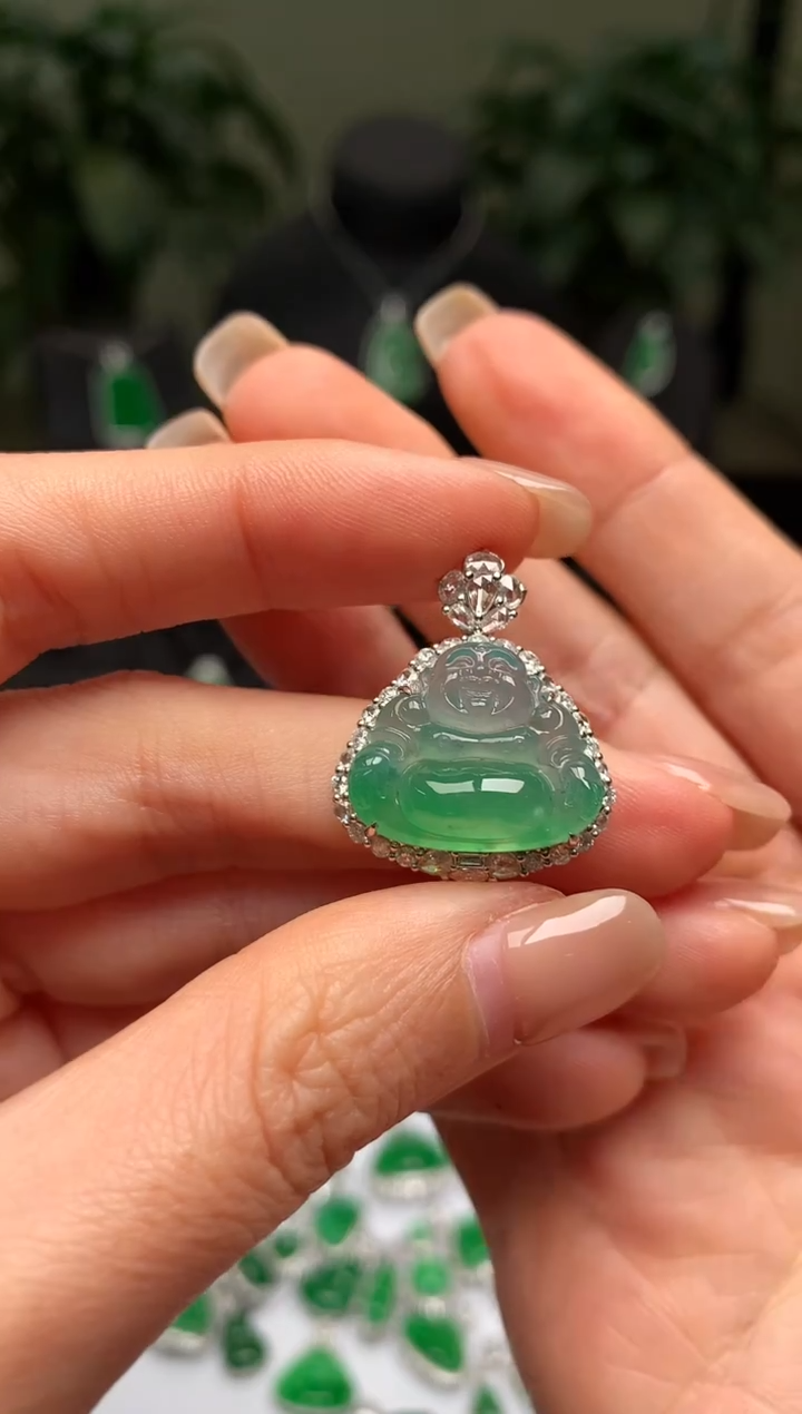 颈饰18K金镶嵌翡翠佛公