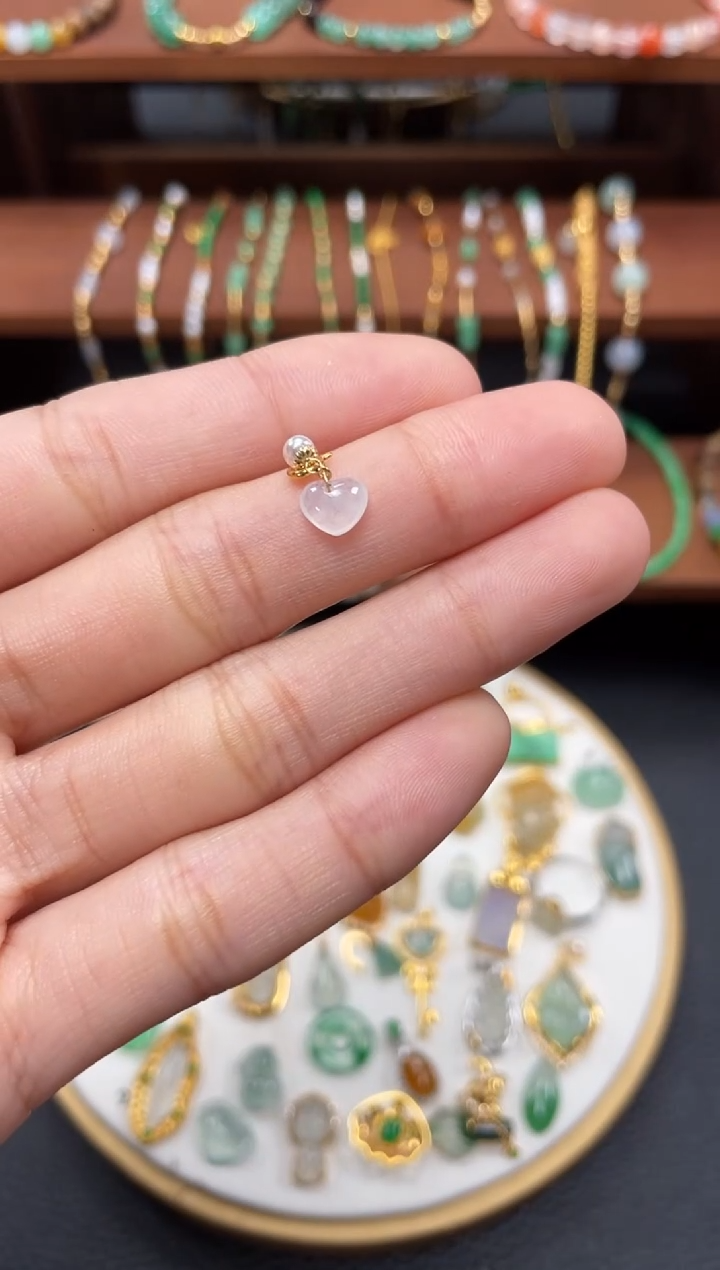 【闪购商品】翡翠吊坠(不含链)18K金镶嵌一个   