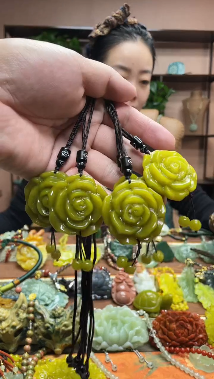 未镶嵌岫玉吊坠多样性发货发其中之一微瑕