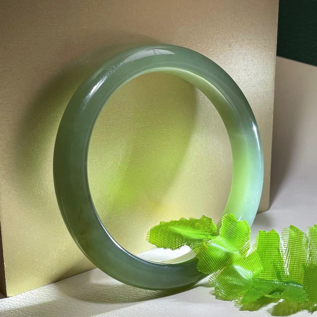 新疆和田玉手镯玉镯子