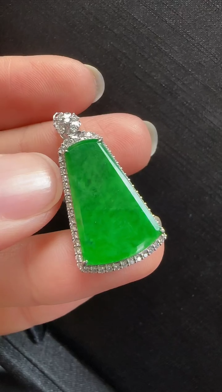 【闪购商品】翡翠颈饰18K金镶嵌345无事牌一个