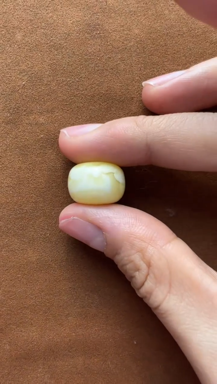 【闪购商品】蜜蜡裸石未镶嵌俄料墩子16.1*11.9m2.001克