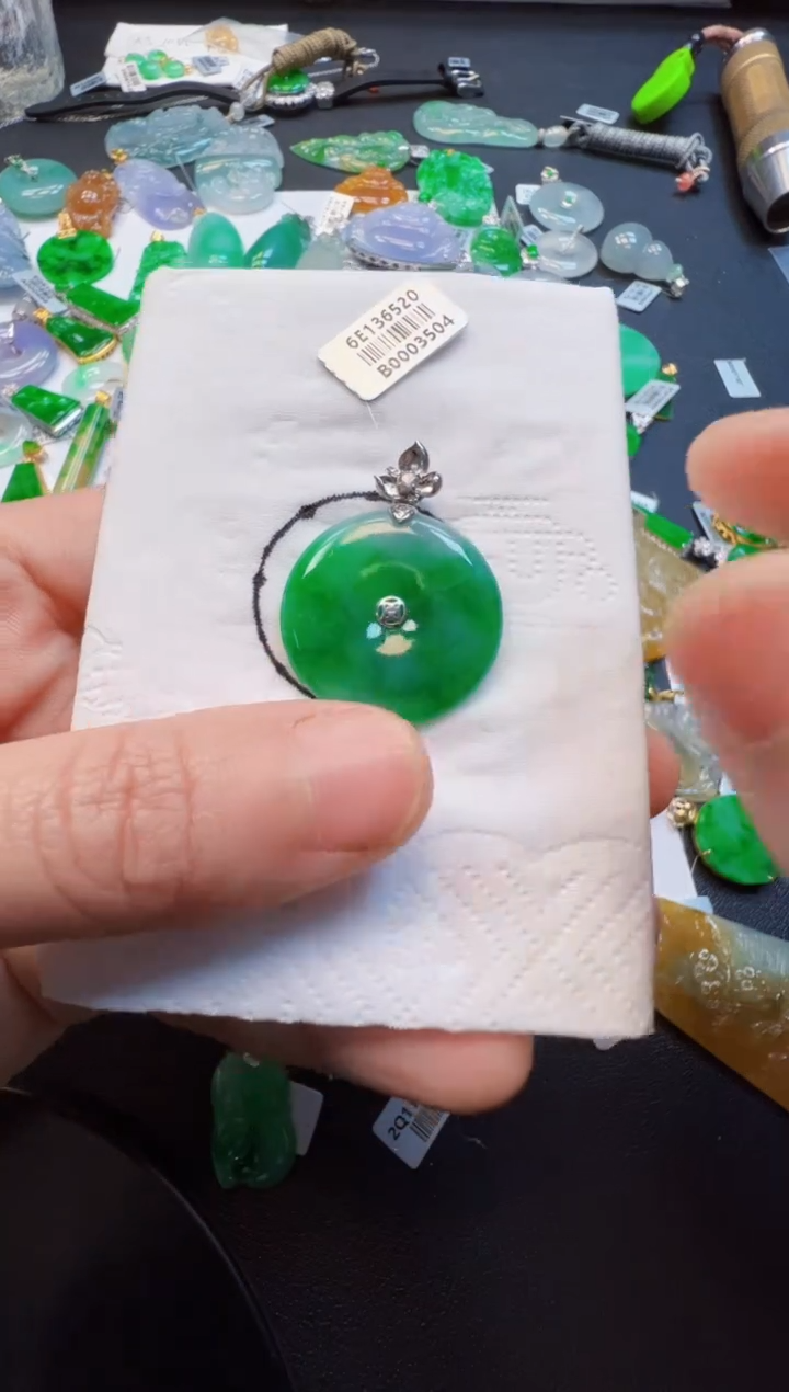 【闪购商品】翡翠吊坠(不含链)18K金镶嵌12000