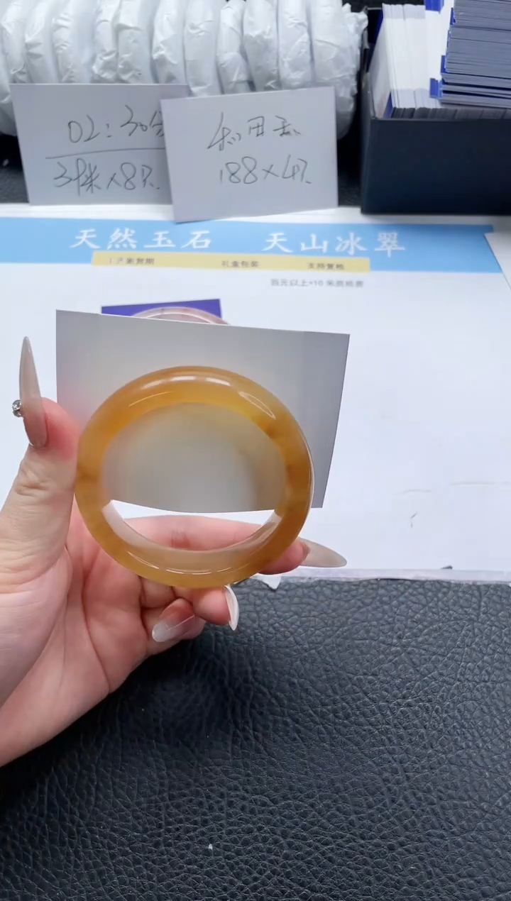 【闪购商品】石英质玉手镯未镶嵌155-56