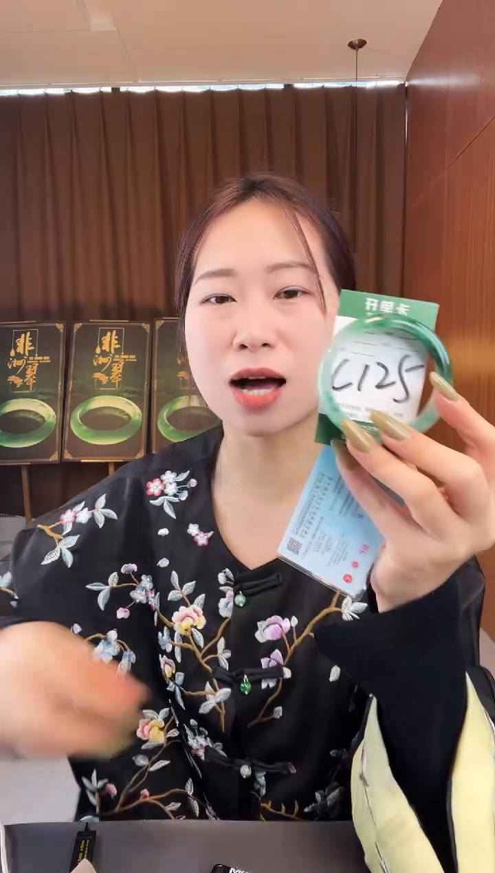 【闪购商品】石英质玉手镯未镶嵌非洲翠