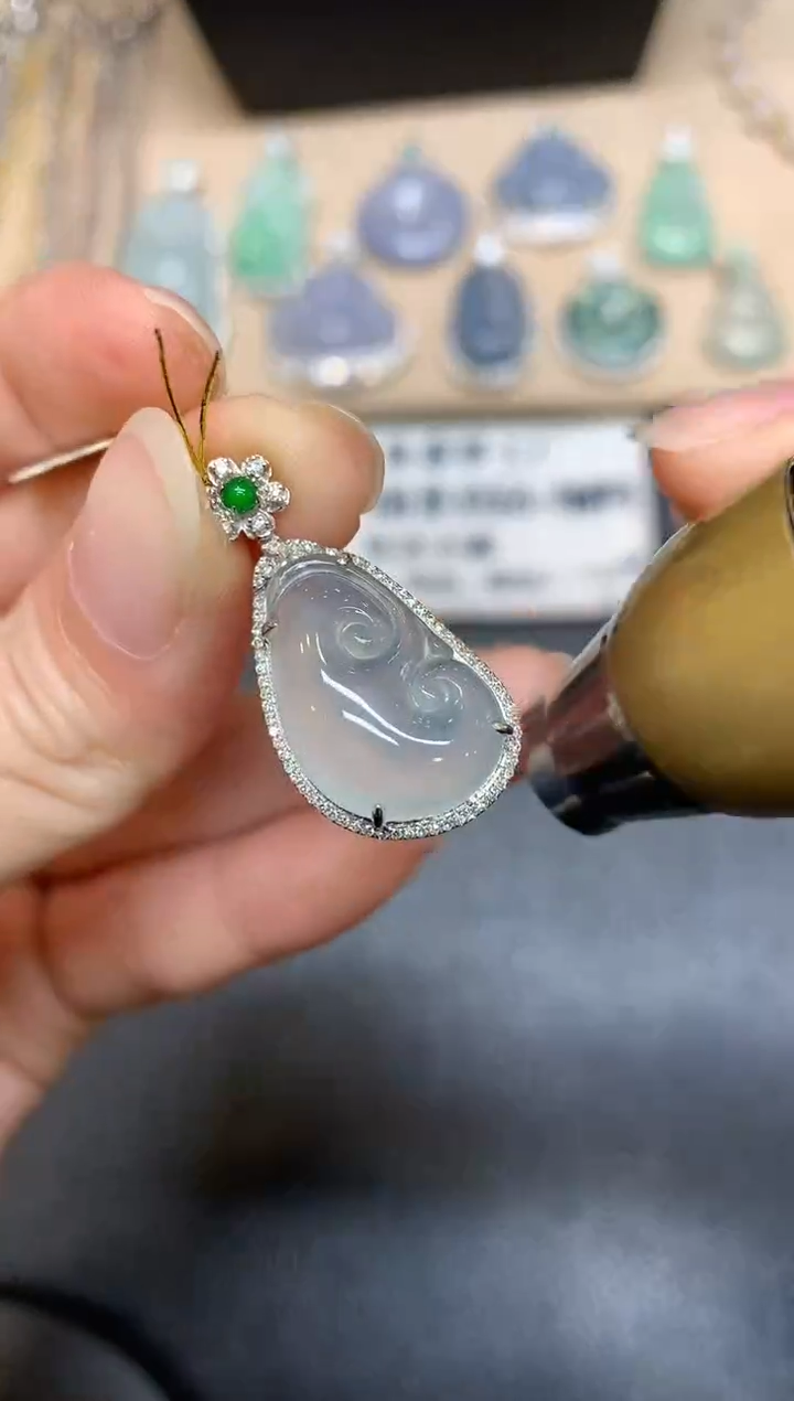 【闪购商品】翡翠颈饰18K金镶嵌如意【无服务费