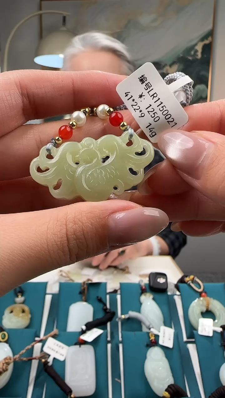 颈饰未镶嵌和田玉吊坠LR