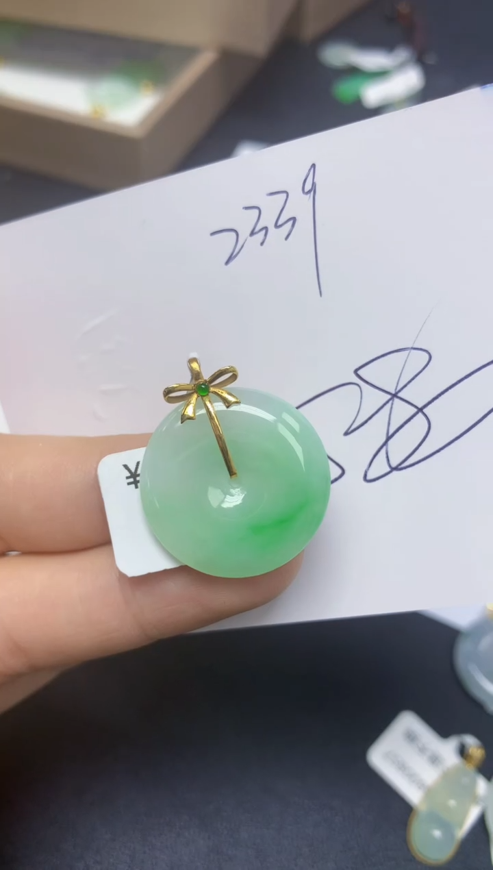 【闪购商品】翡翠18K金镶嵌挂件天然翡翠A货