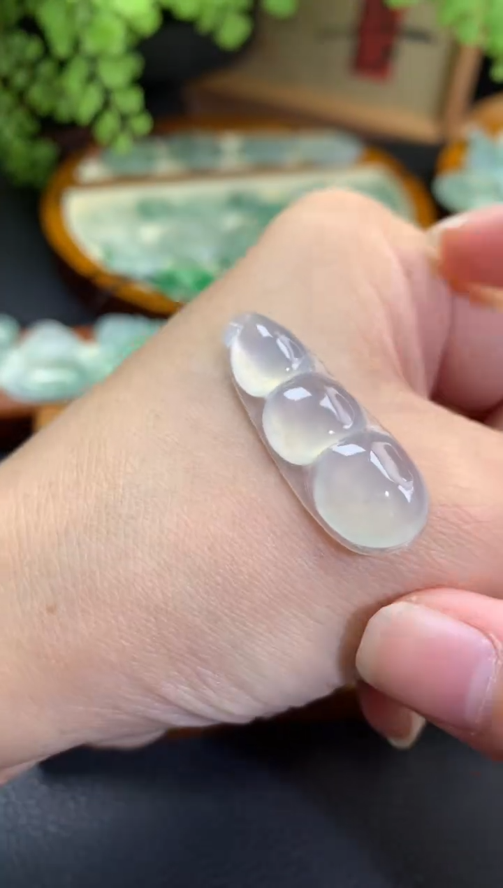 【闪购商品】翡翠吊坠(不含链)未镶嵌福豆