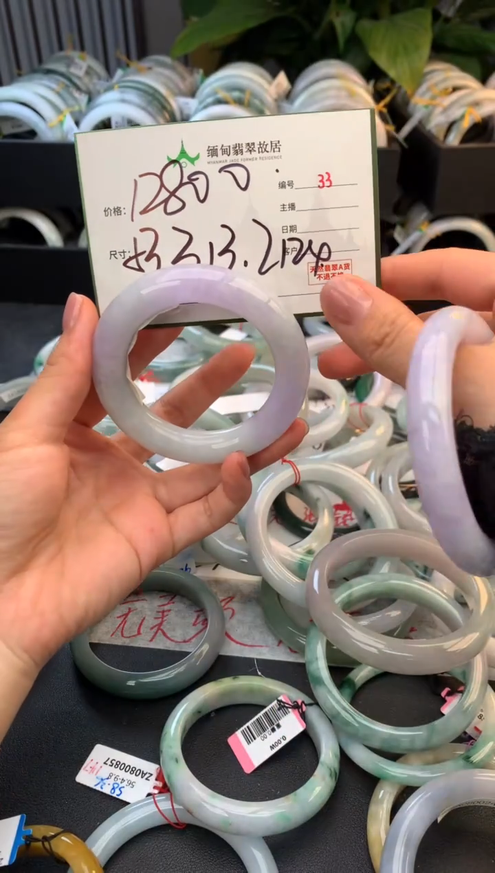 未镶嵌定制翡翠毛货需精细抛光+多人