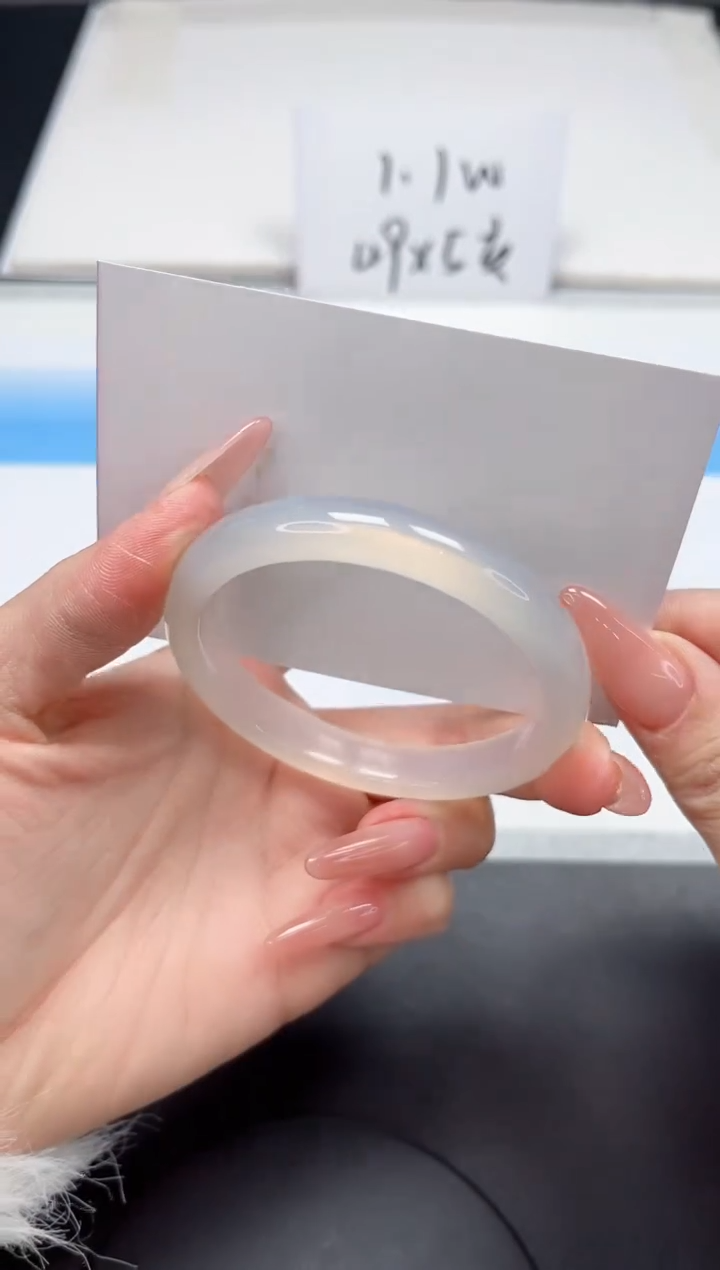 【闪购商品】石英质玉手镯未镶嵌90-54.6