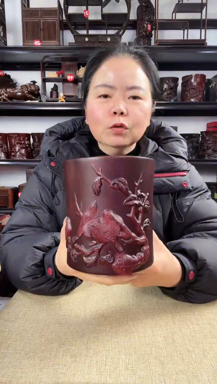 木喜鹊笔筒老李红木工艺品