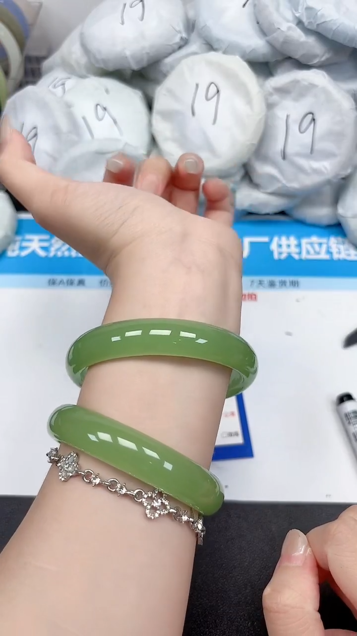 未镶嵌手镯石英质玉70/64.5