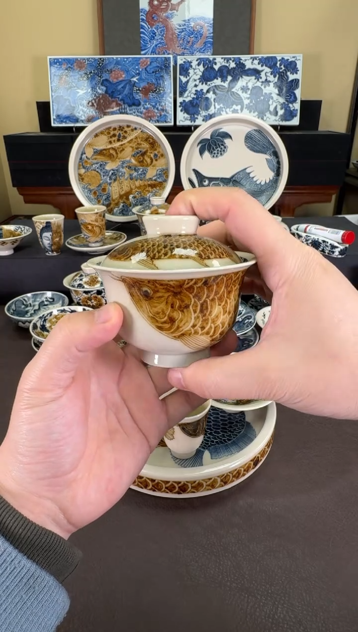 【闪购商品】二号釉金龙鱼纹元宝盖碗