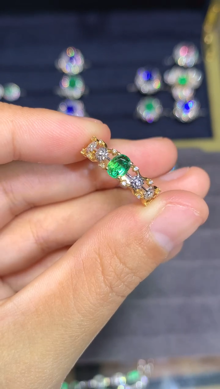 18K金镶嵌戒指祖母绿0.5CT